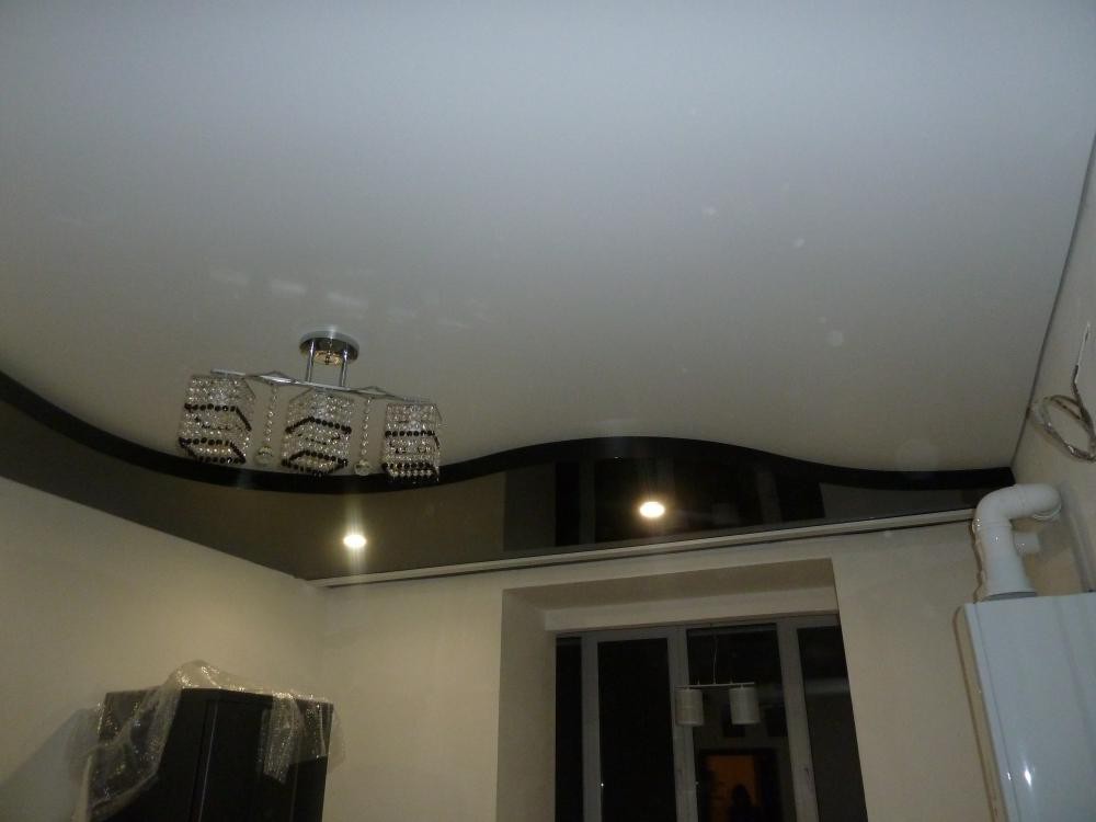 Двухуровневый черно-белый натяжной потолок - глянцевый и сатиновый ПВХ фото 